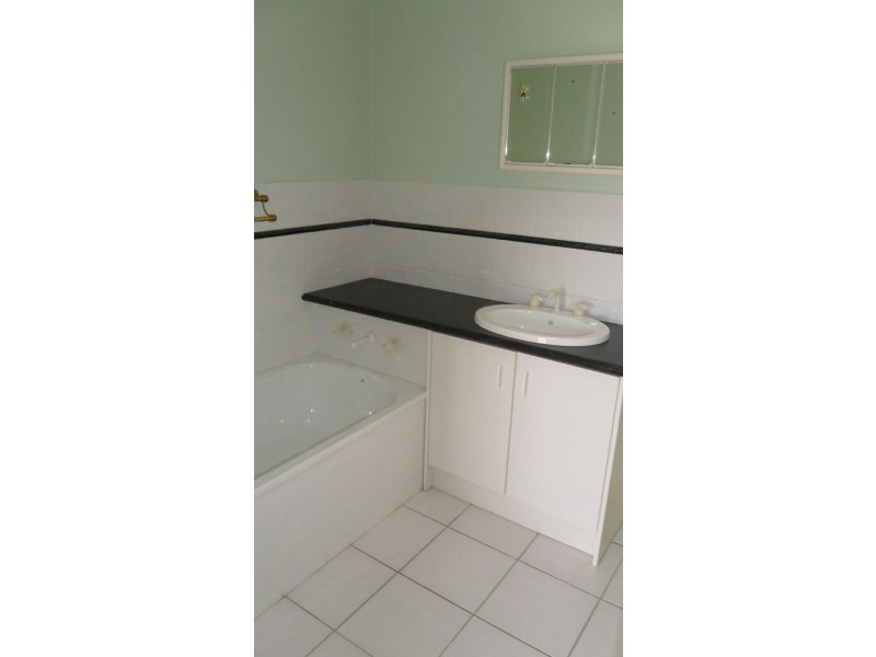 4 Village Avenue, Taylors Lakes VIC 3038