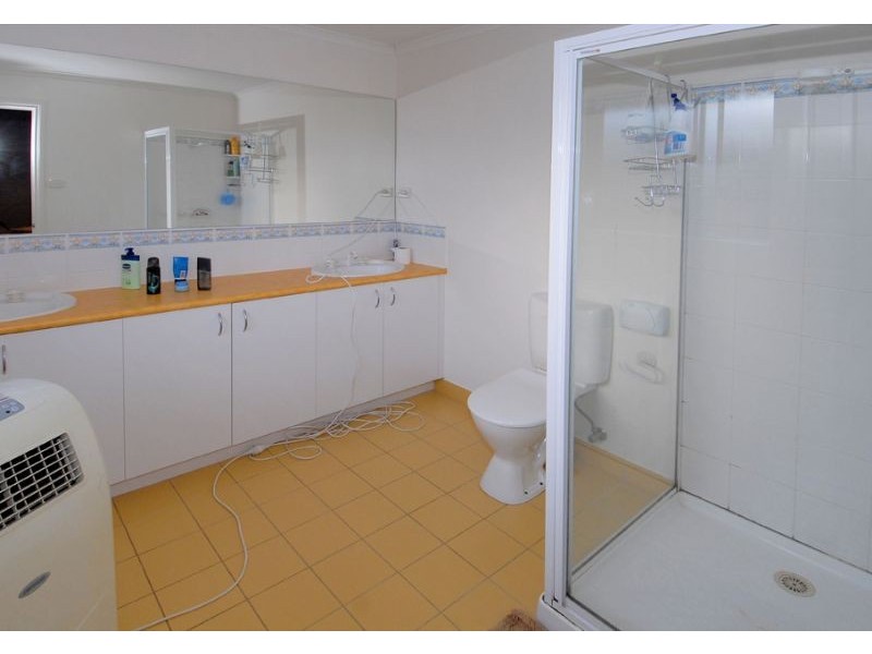 5 Southbank Walk, Taylors Hill VIC 3037