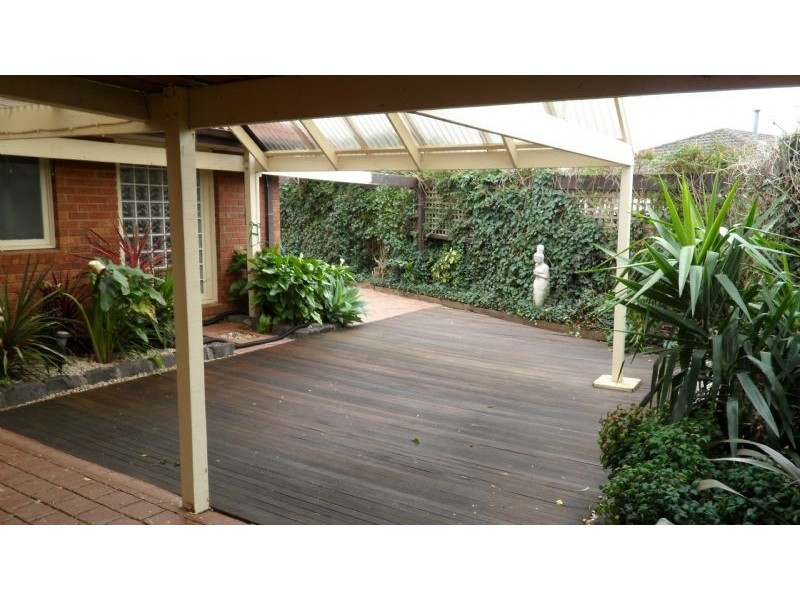 2 Willandra Court, Taylors Lakes VIC 3038