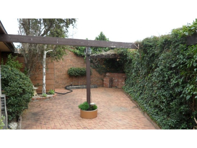 2 Willandra Court, Taylors Lakes VIC 3038