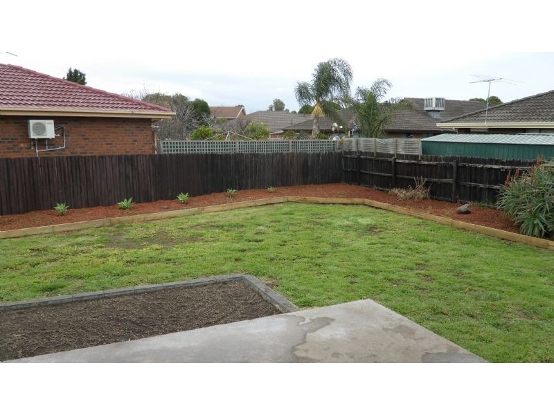 12 Sherbrooke Crescent, Taylors Lakes VIC 3038