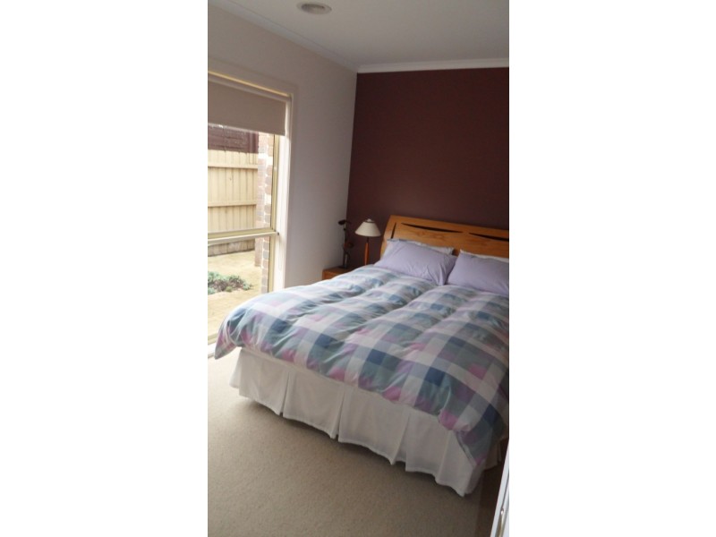 2/35 Pecks Road, Sydenham VIC 3037