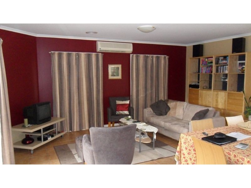 2/35 Pecks Road, Sydenham VIC 3037