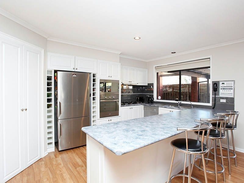 5 Catherine Drive, Hillside VIC 3037