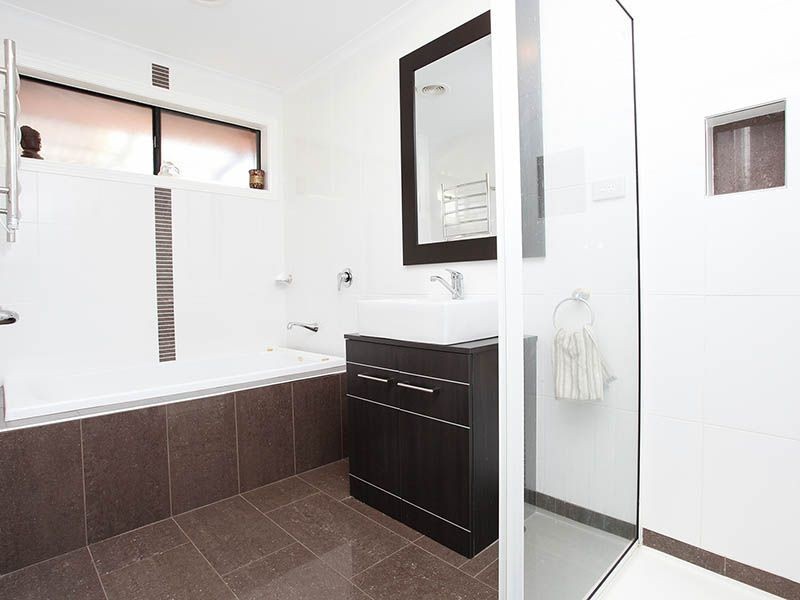 5 Catherine Drive, Hillside VIC 3037