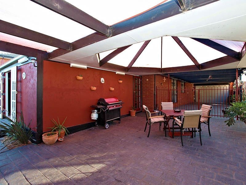 5 Catherine Drive, Hillside VIC 3037