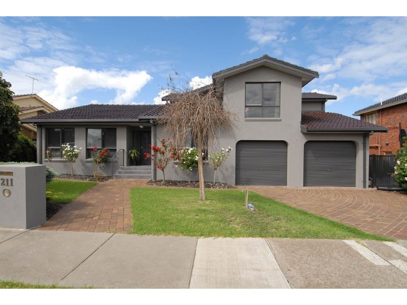 211 Burrowye Crescent, Keilor VIC 3036