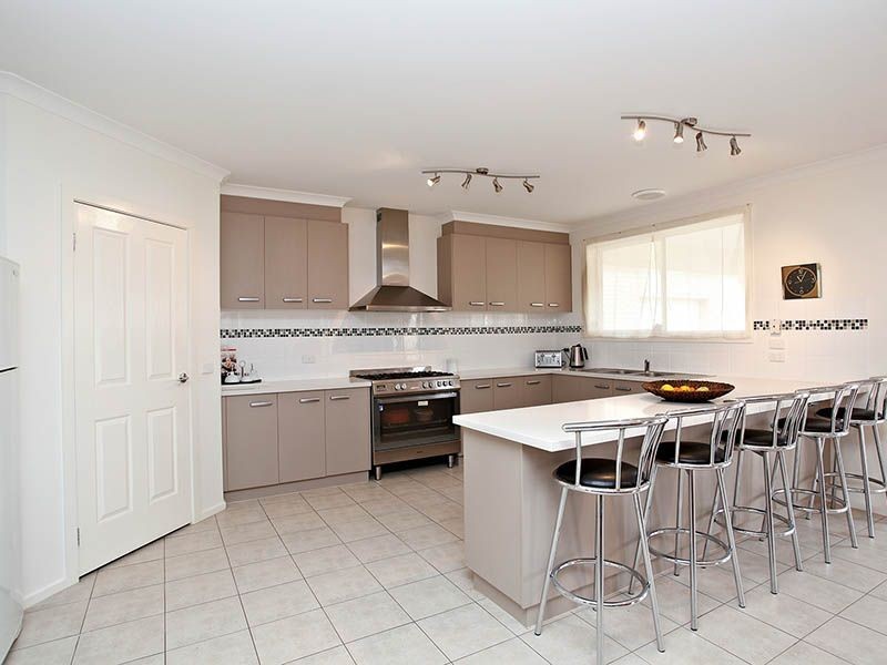 3 Omarama Way, Taylors Hill VIC 3037