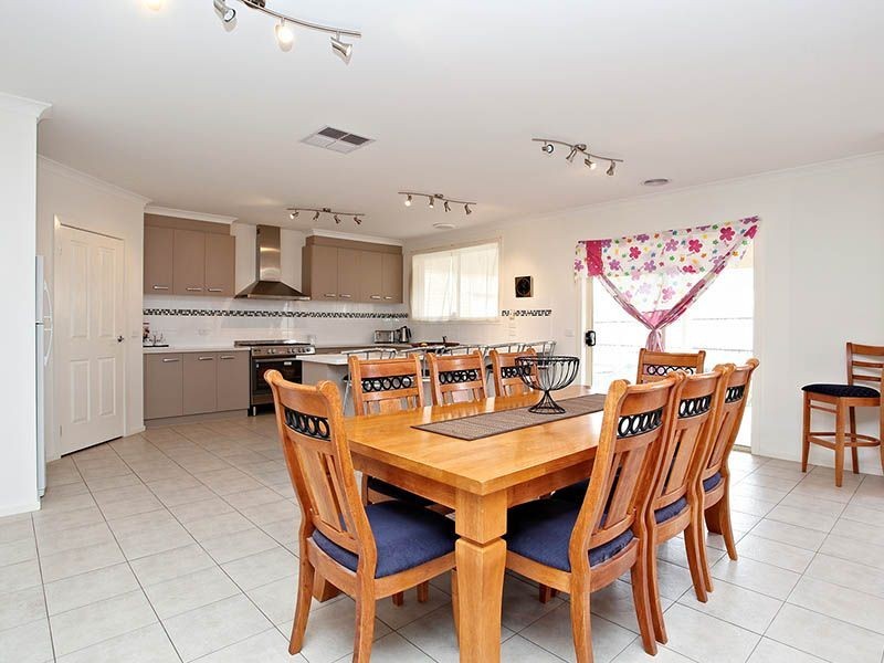 3 Omarama Way, Taylors Hill VIC 3037