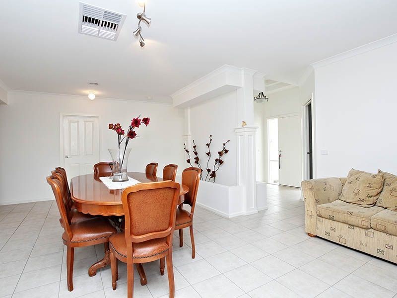 3 Omarama Way, Taylors Hill VIC 3037