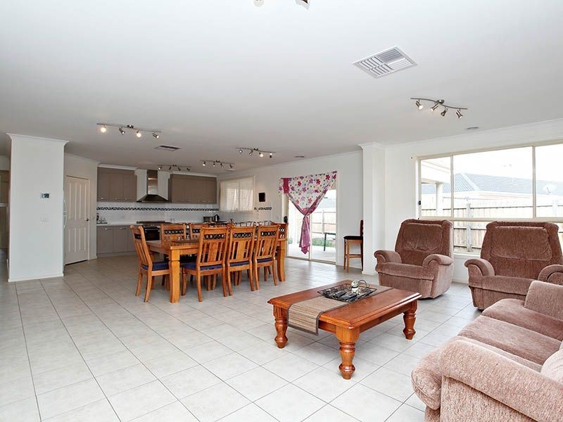 3 Omarama Way, Taylors Hill VIC 3037