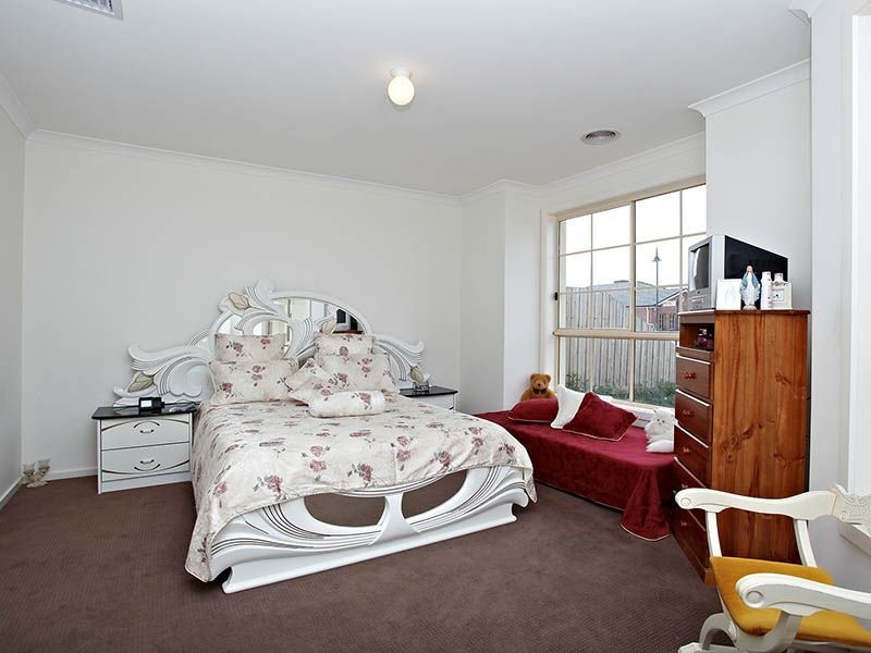 3 Omarama Way, Taylors Hill VIC 3037