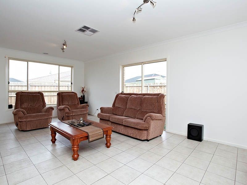 3 Omarama Way, Taylors Hill VIC 3037