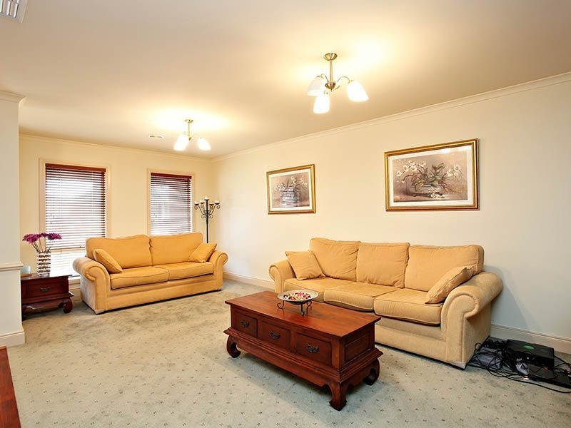 14 Rising Court, Hillside VIC 3037