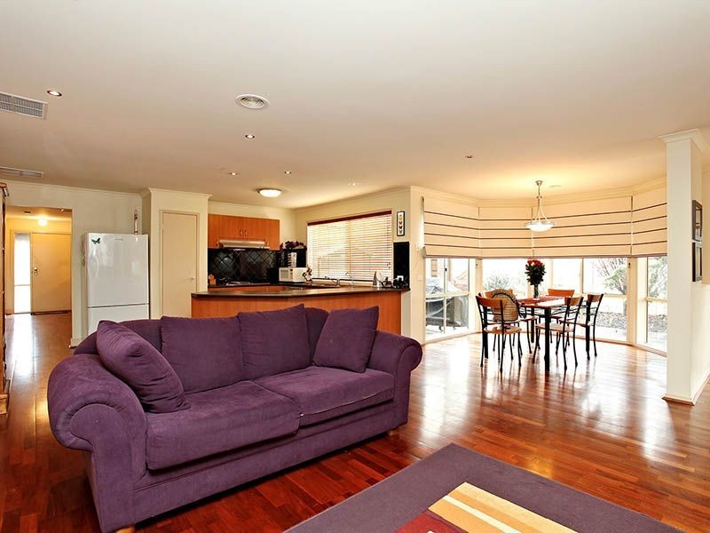 14 Rising Court, Hillside VIC 3037