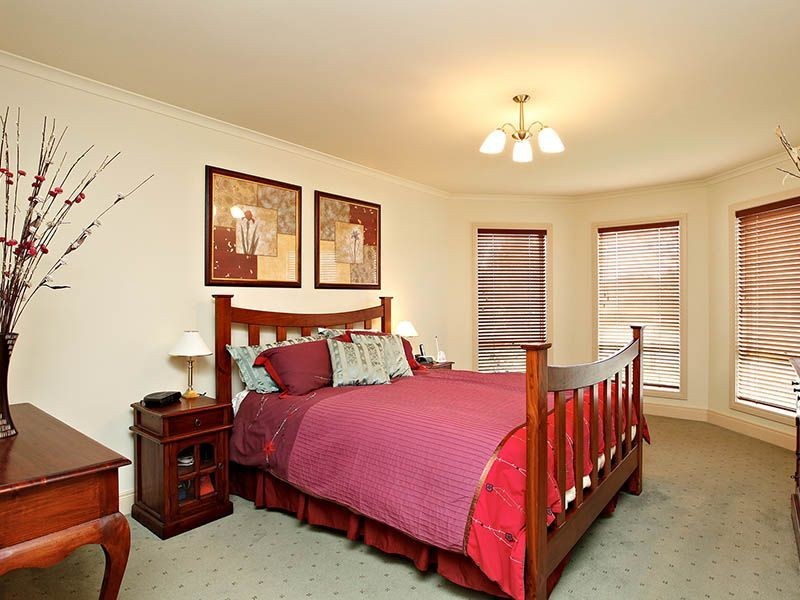 14 Rising Court, Hillside VIC 3037