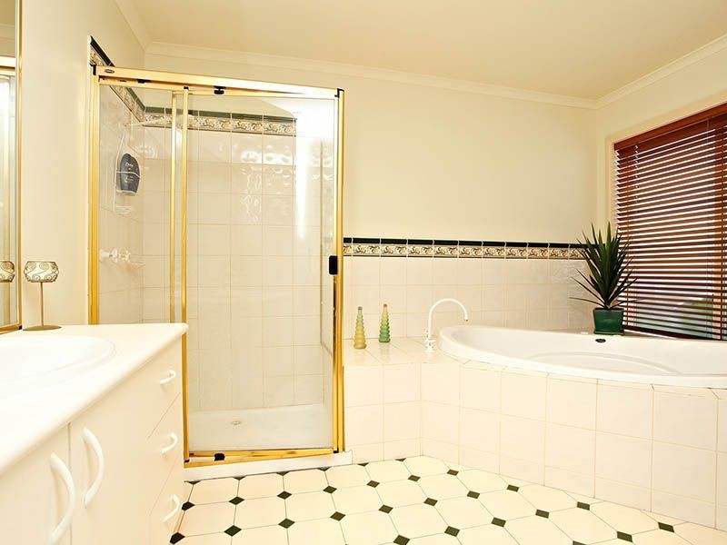14 Rising Court, Hillside VIC 3037