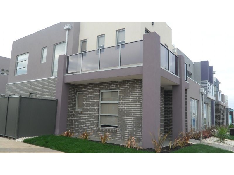 21 The Esplanade, Caroline Springs VIC 3023