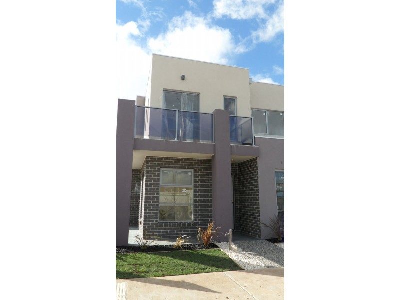 21 The Esplanade, Caroline Springs VIC 3023