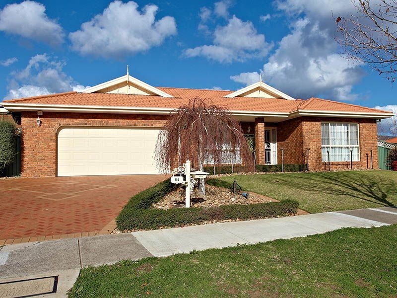 54 Blackman Crescent, Taylors Lakes VIC 3038