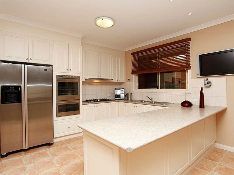 54 Blackman Crescent, Taylors Lakes VIC 3038