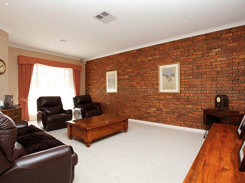 54 Blackman Crescent, Taylors Lakes VIC 3038