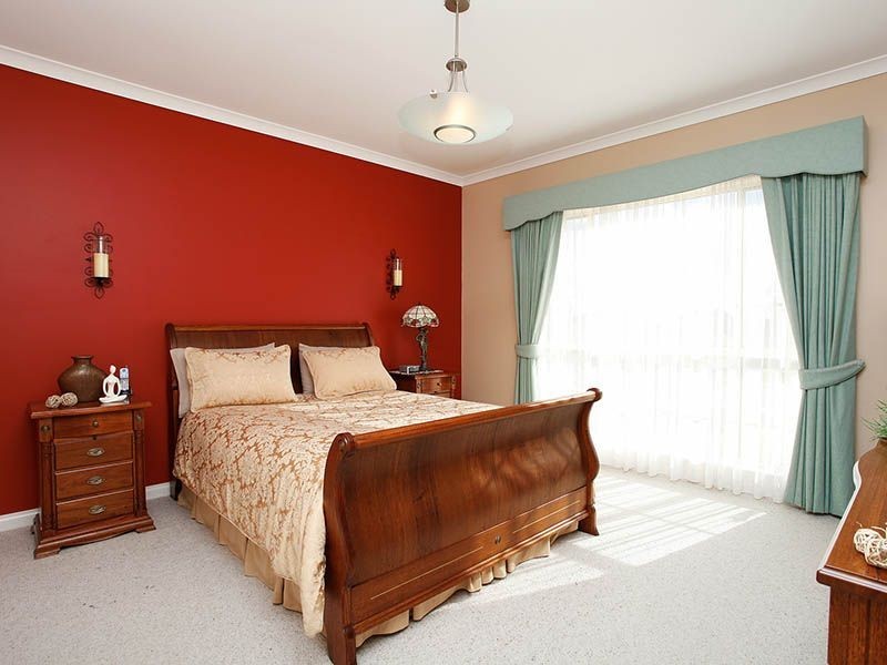 54 Blackman Crescent, Taylors Lakes VIC 3038