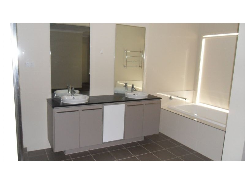 26 Chancery Way, Taylors Hill VIC 3037