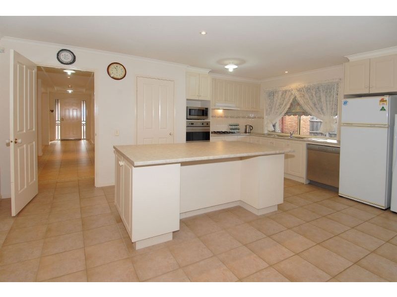 6 Imperial Court, Hillside VIC 3037