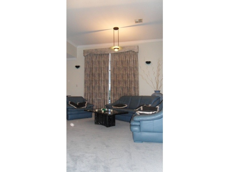 10 Fireball Court, Taylors Lakes VIC 3038