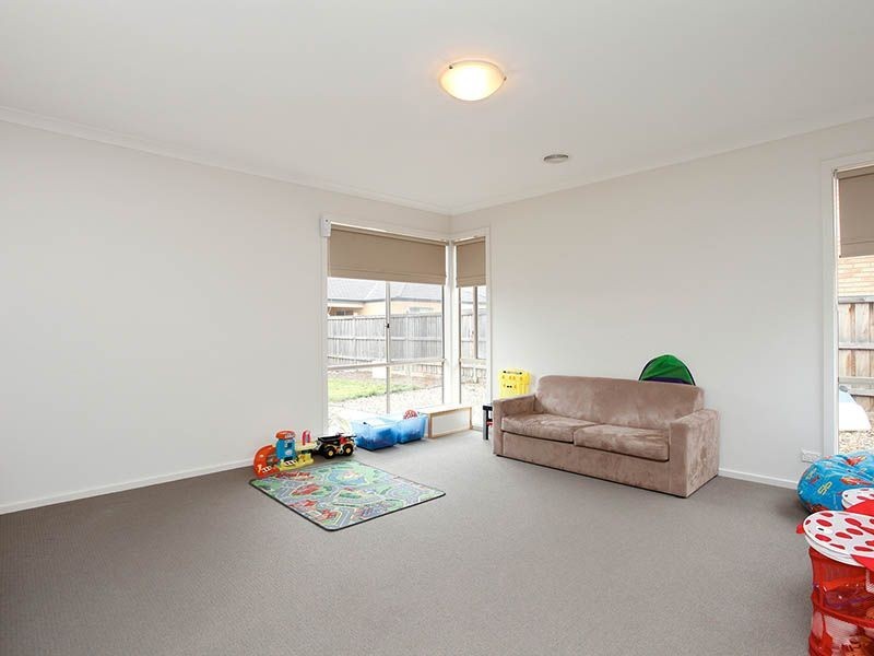 8 Como Avenue, Burnside VIC 3023