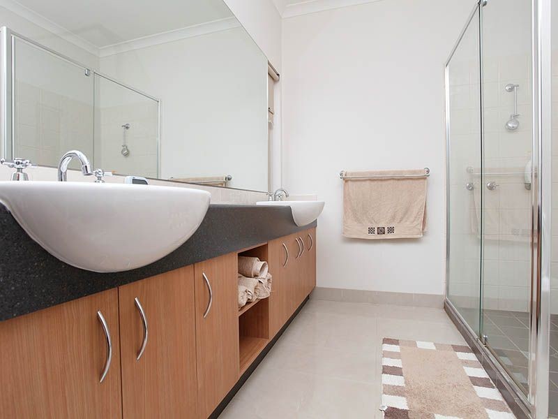 8 Como Avenue, Burnside VIC 3023