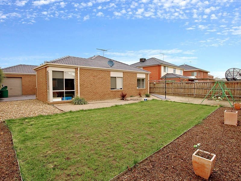 8 Como Avenue, Burnside VIC 3023