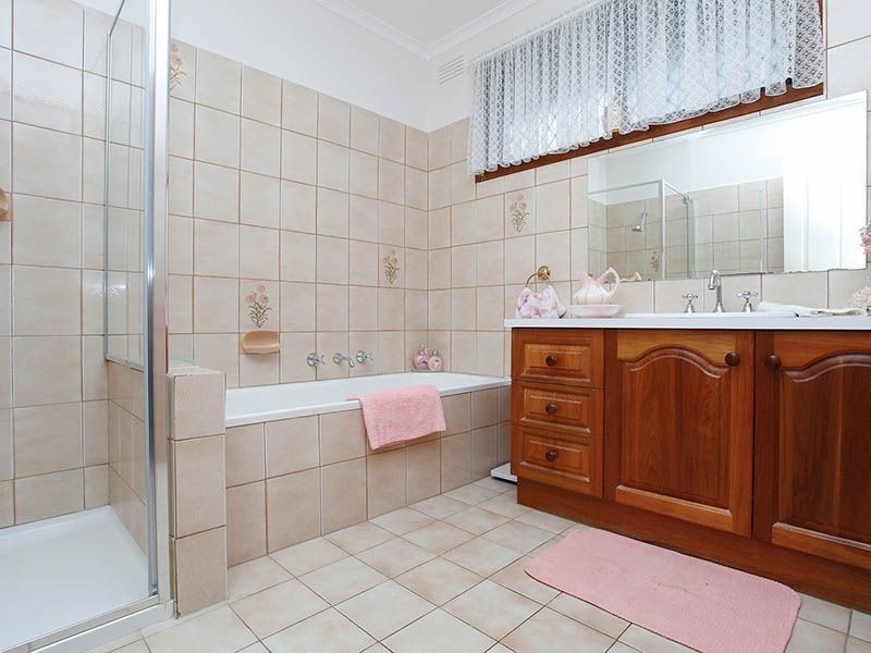 41 Aldershot Drive, Keilor Downs VIC 3038