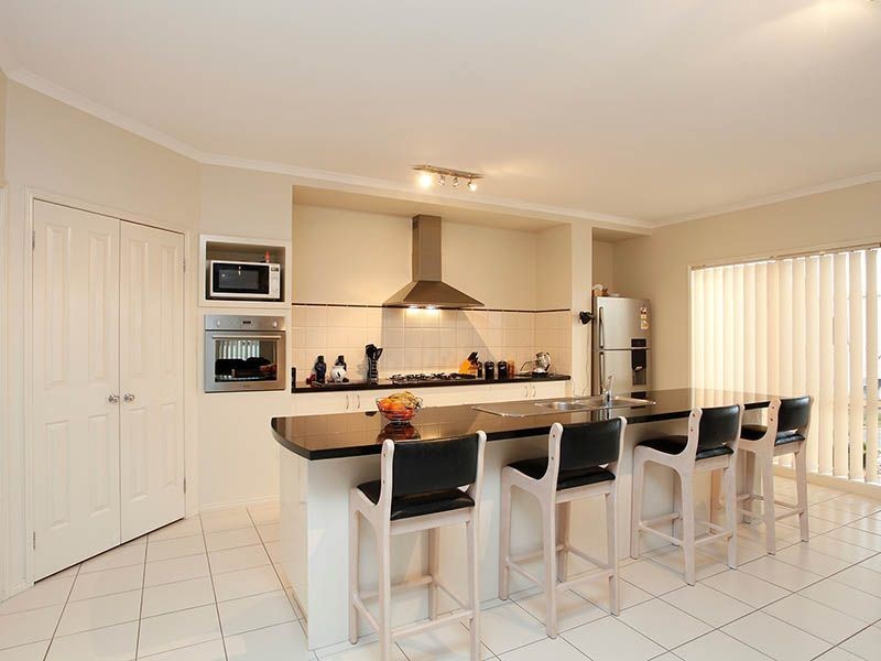 12 Salisbury Court, Hillside VIC 3037