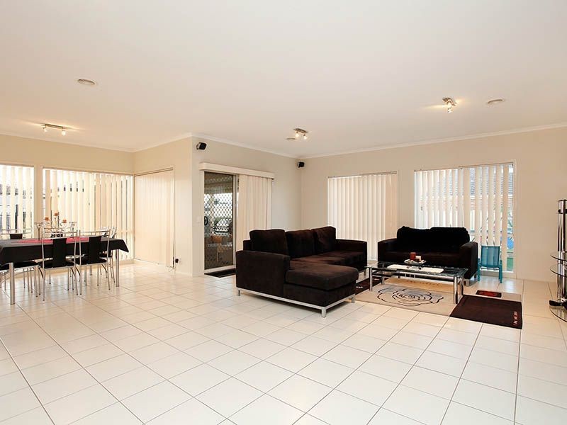 12 Salisbury Court, Hillside VIC 3037