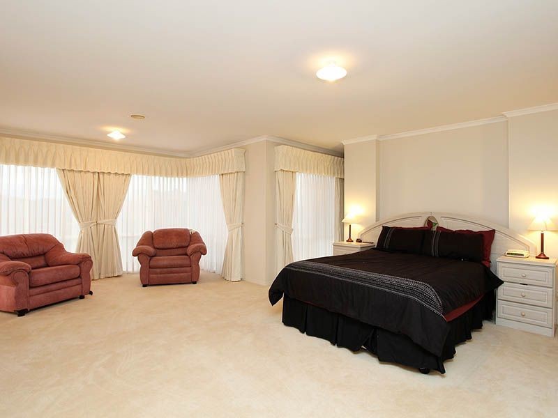 12 Salisbury Court, Hillside VIC 3037