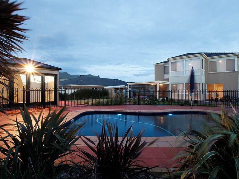 12 Salisbury Court, Hillside VIC 3037