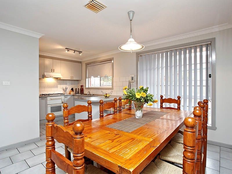 32 Truro Crescent, Taylors Lakes VIC 3038