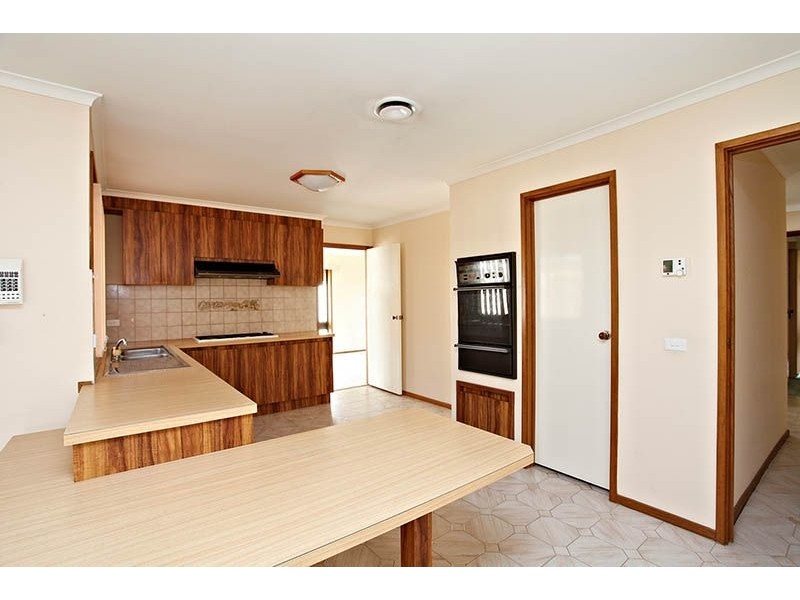 1 Ivy Tower Court, Taylors Lakes VIC 3038