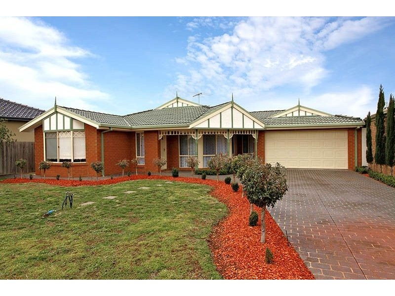 18 Upton Drive, Hillside VIC 3037