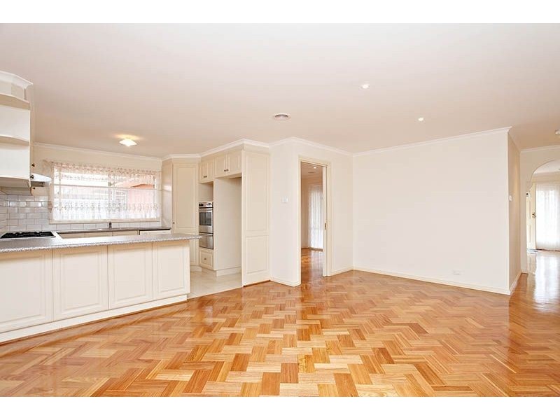 18 Upton Drive, Hillside VIC 3037