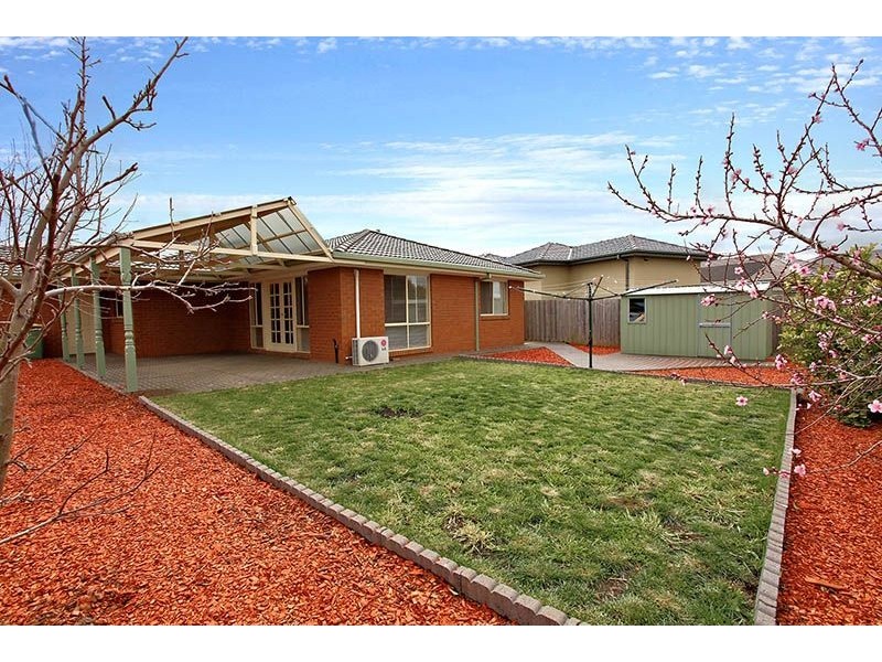 18 Upton Drive, Hillside VIC 3037