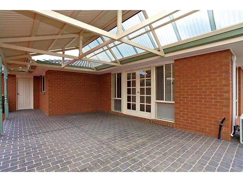 18 Upton Drive, Hillside VIC 3037
