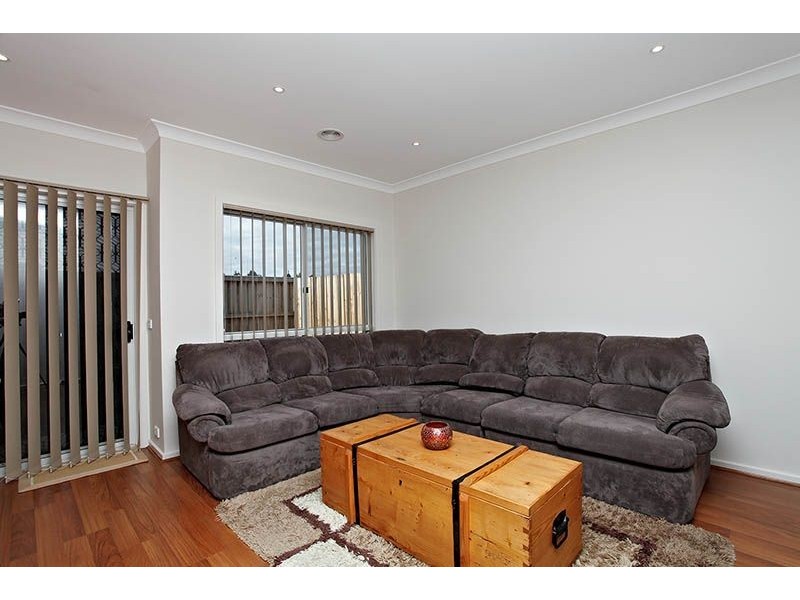 37 Eloura Circuit, Taylors Hill VIC 3037
