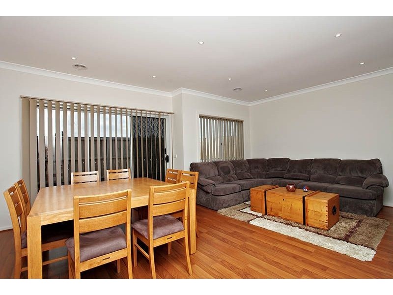 37 Eloura Circuit, Taylors Hill VIC 3037