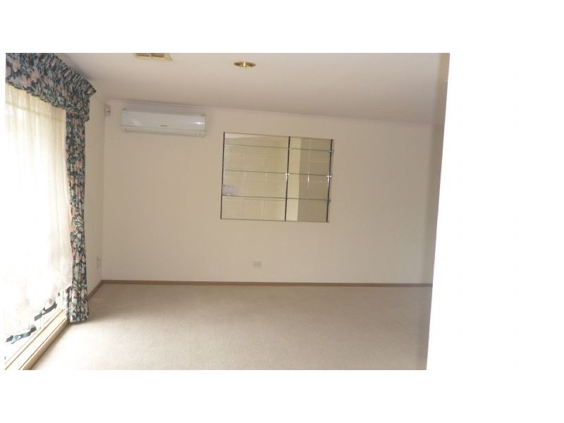 19 Dundee Way, Sydenham VIC 3037