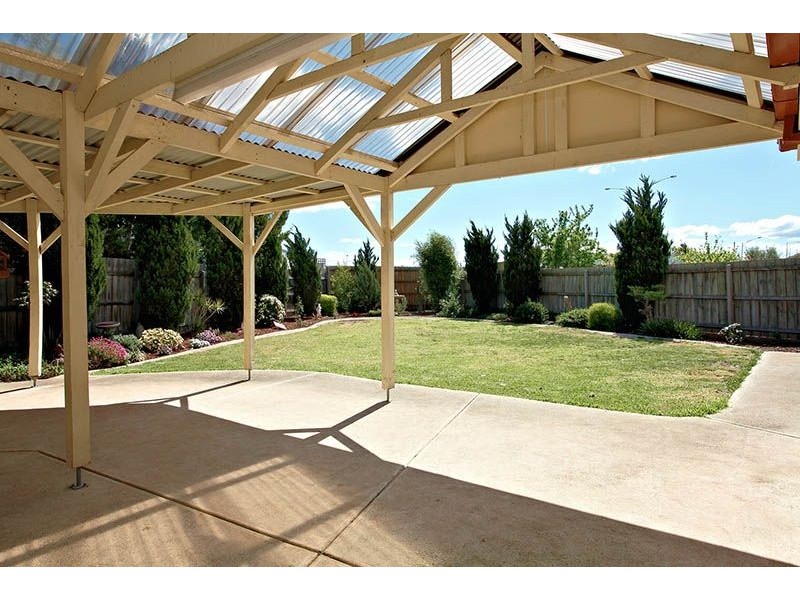 4 Emma Court, Taylors Lakes VIC 3038