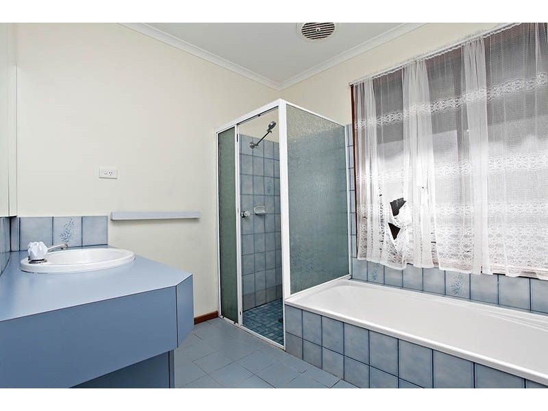 1 Ivy Tower Court, Taylors Lakes VIC 3038