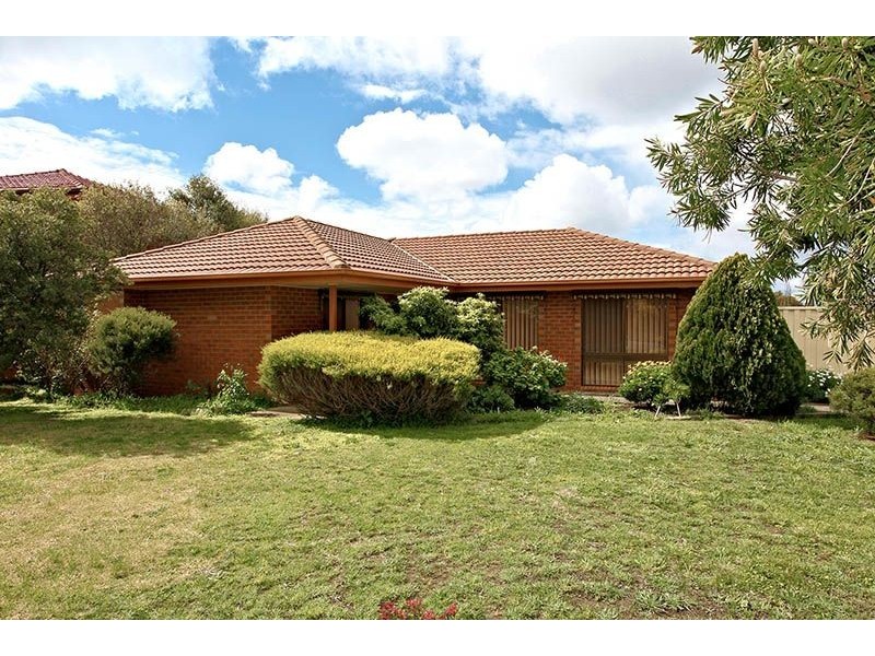 1 Ivy Tower Court, Taylors Lakes VIC 3038